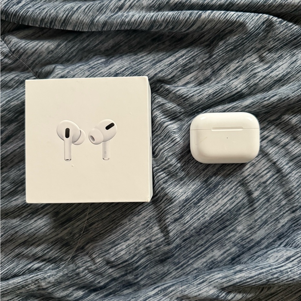 Apple White Wireless Earbuds